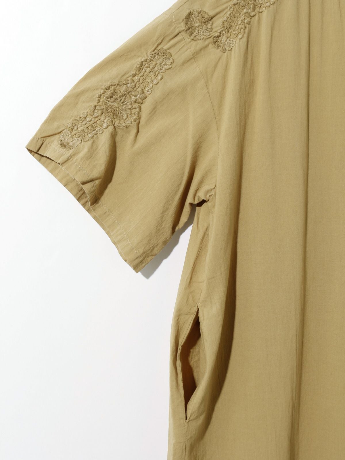 MIDIUMISOLID for Ladies 刺繍スタンドカラーワンピース[A]｜ MARcourt