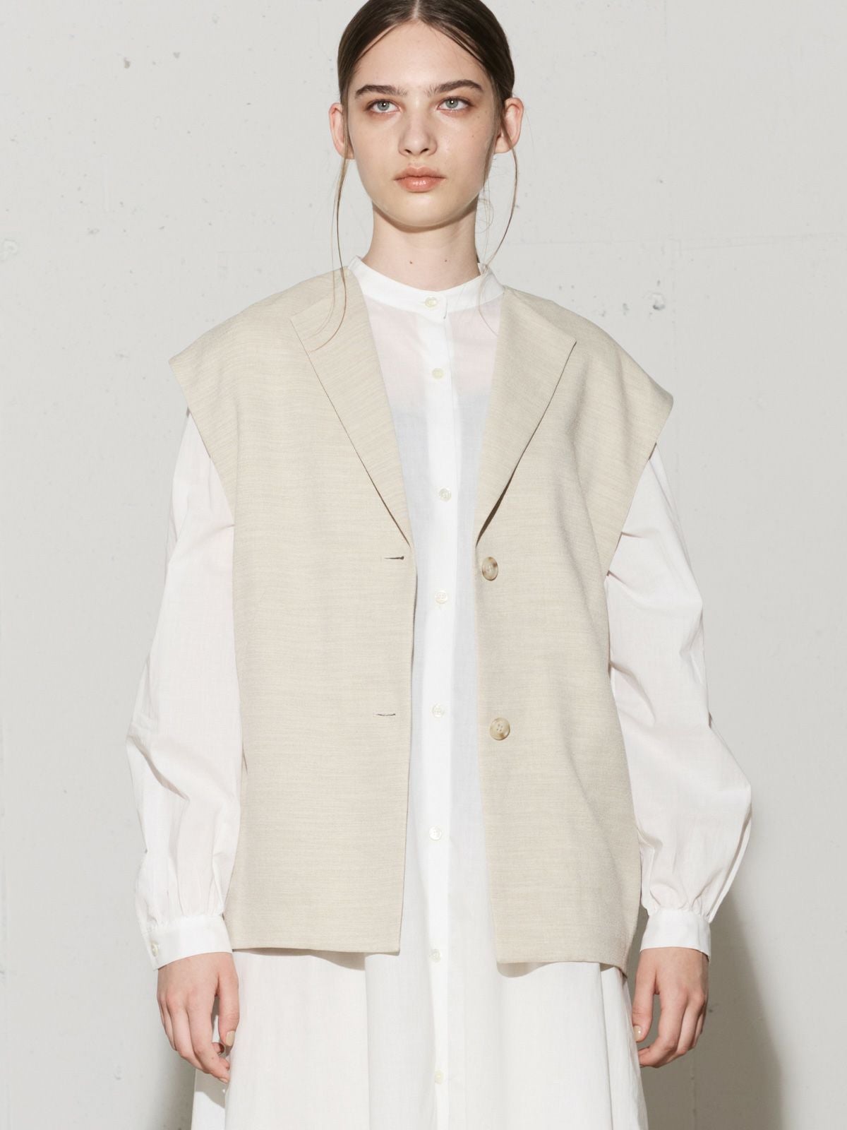 【MIDIUMISOLID】25SS 2-132202 Aラインノーカラーロングジレベスト MIDIUMISOLID for Ladies Aラインノーカラーロングジレ[A]｜ MARcourt