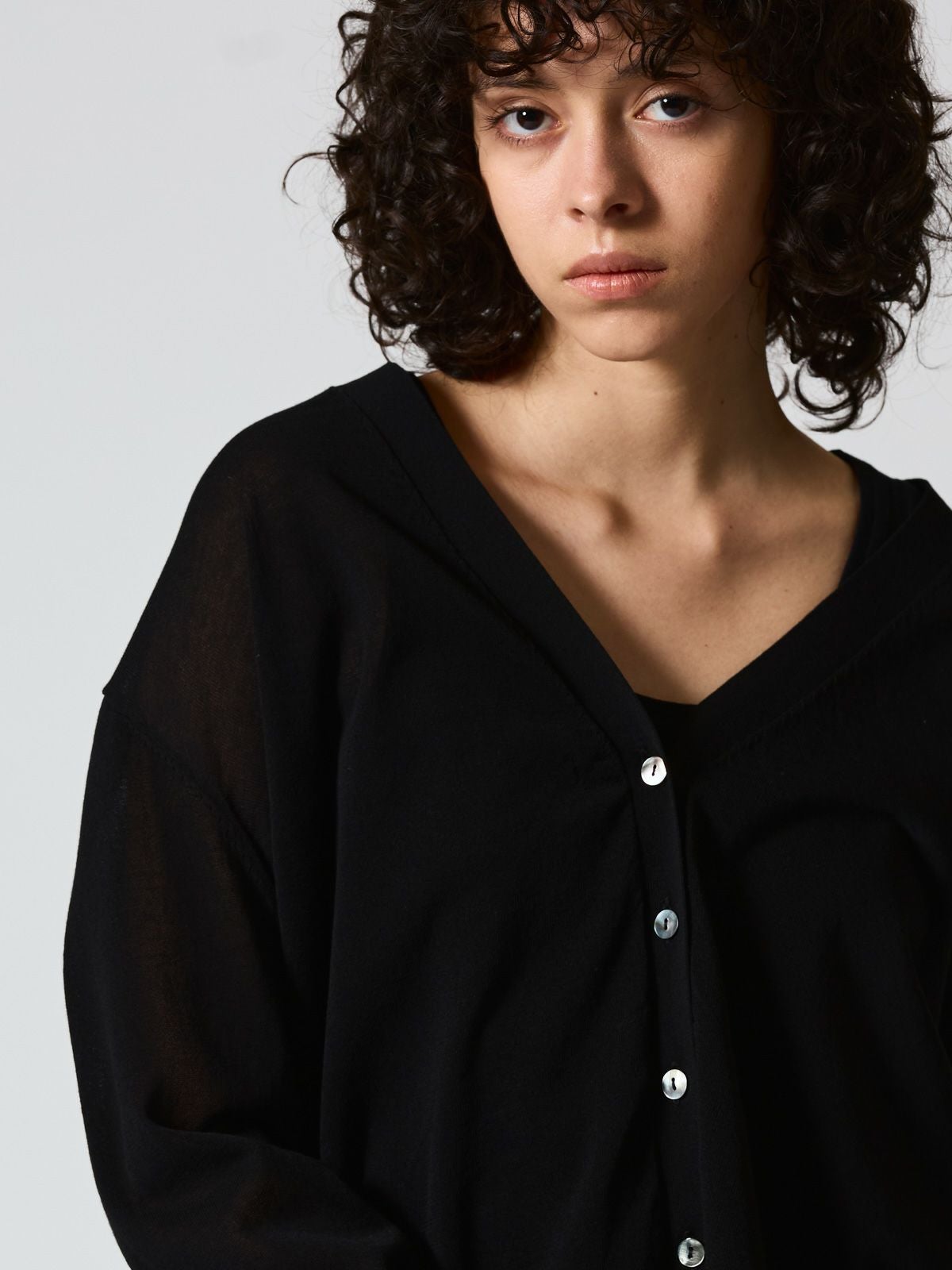 mizuiro ind ハイゲージVネックカーディガン｜ MARcourt ONLINE STORE