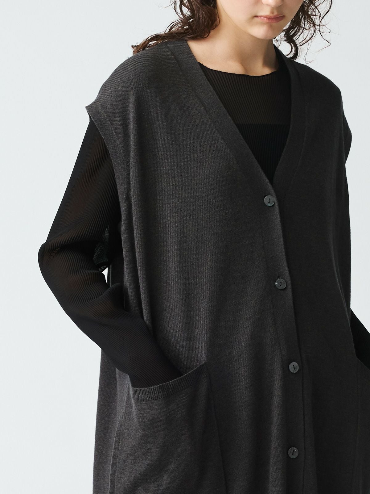 mizuiro ind Vネックロングベスト｜ MARcourt ONLINE STORE