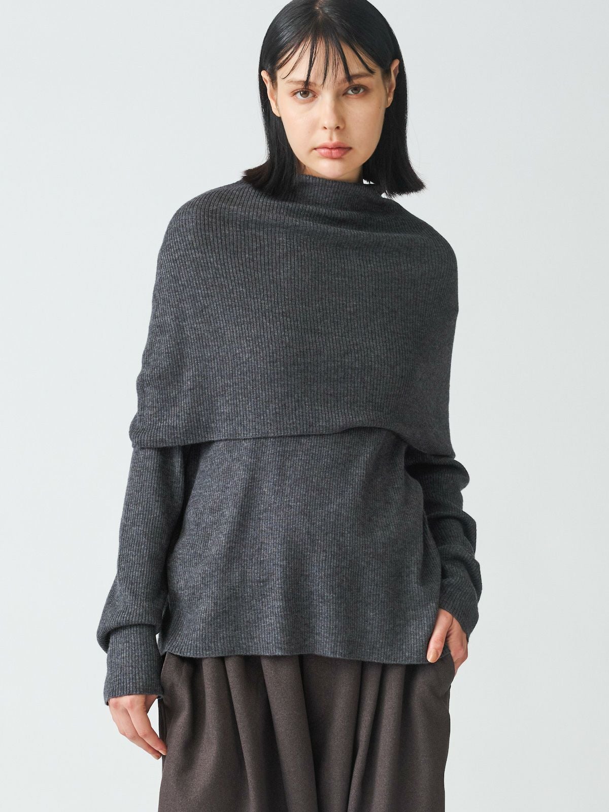 ＊mizuiroind ポンチョニット　チャコールグレー＊ mizuiro ind｜ポンチョライク プルオーバー ケープニット poncho like
