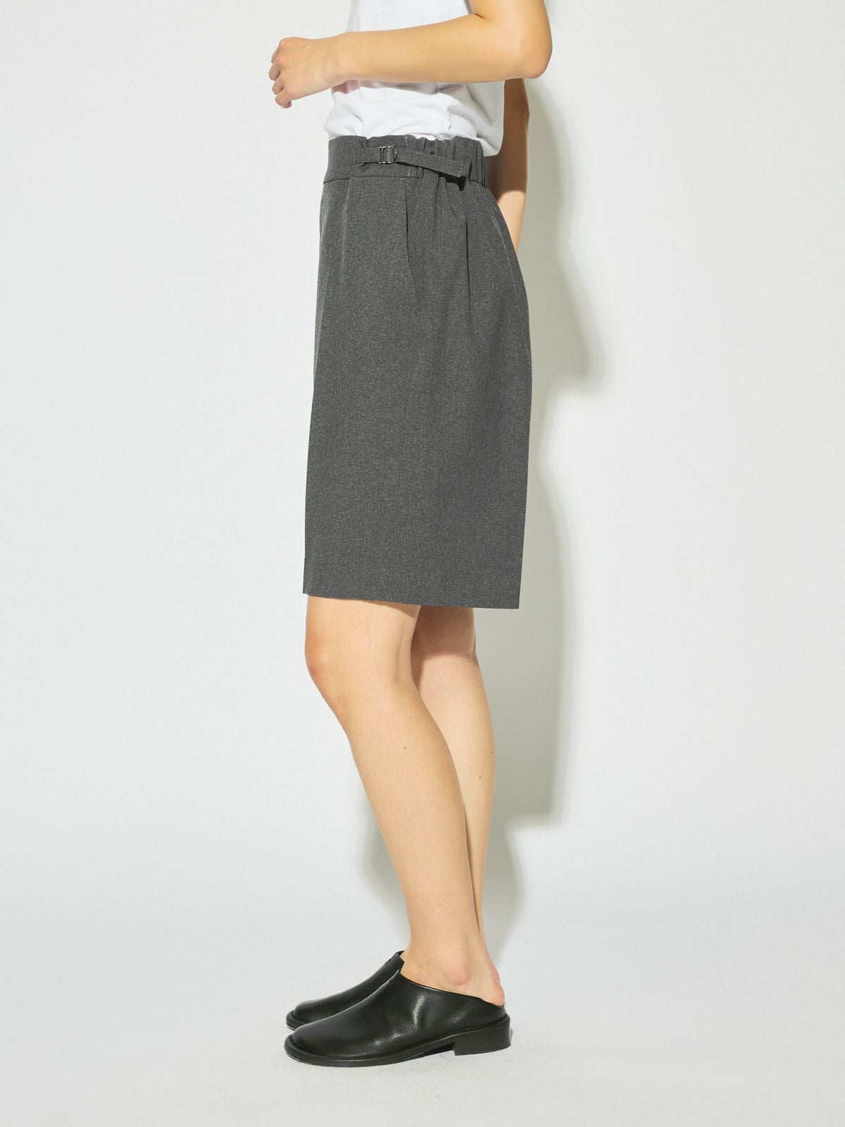 MIDIUMISOLID for Ladies センタープレスショートパンツ｜ MARcourt