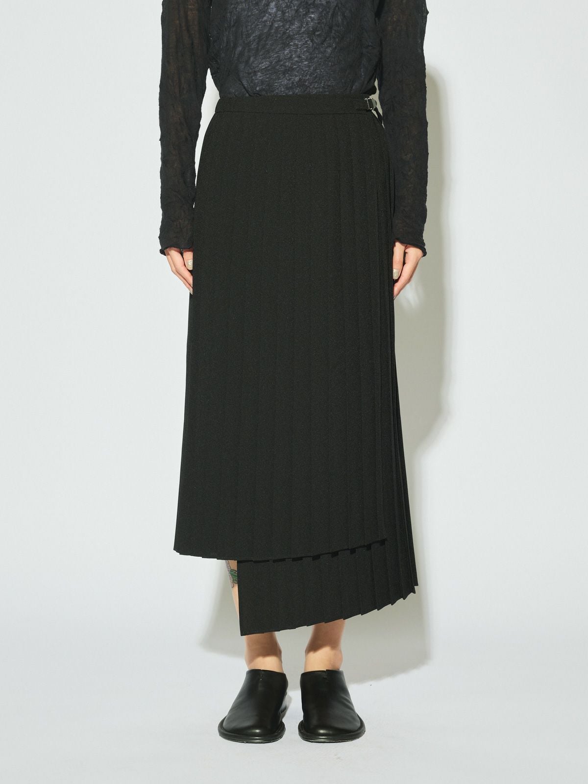MIDIUMISOLID for Ladies アシンメトリーヘムラッププリーツスカート[A