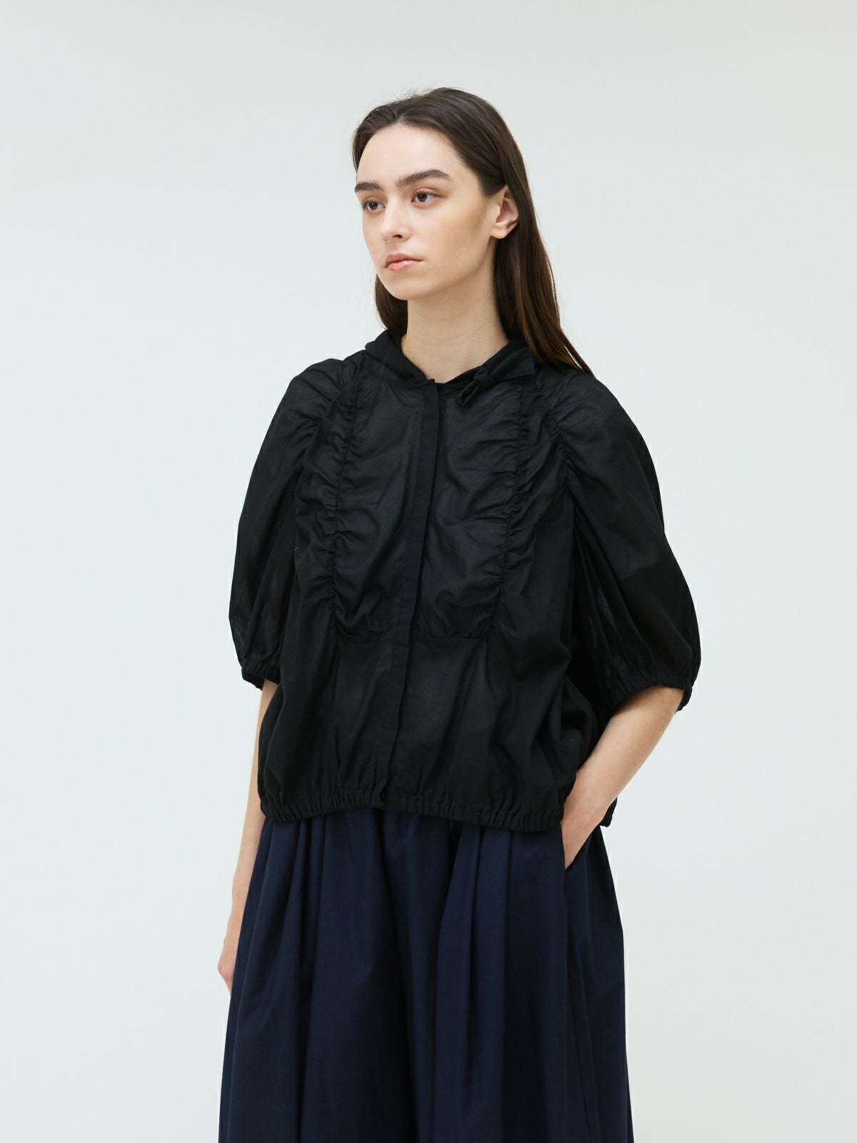 mizuiro ind ギャザーフード付きシャツ｜ MARcourt ONLINE STORE