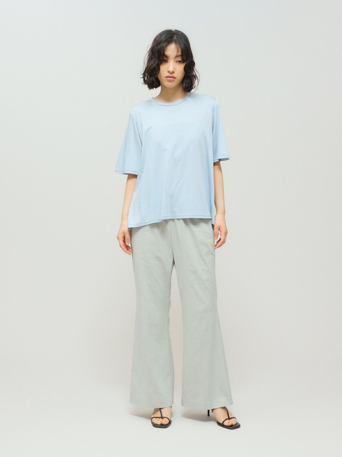 MIDIUMISOLID for Ladies センタープレスフレアパンツ[A]｜ MARcourt