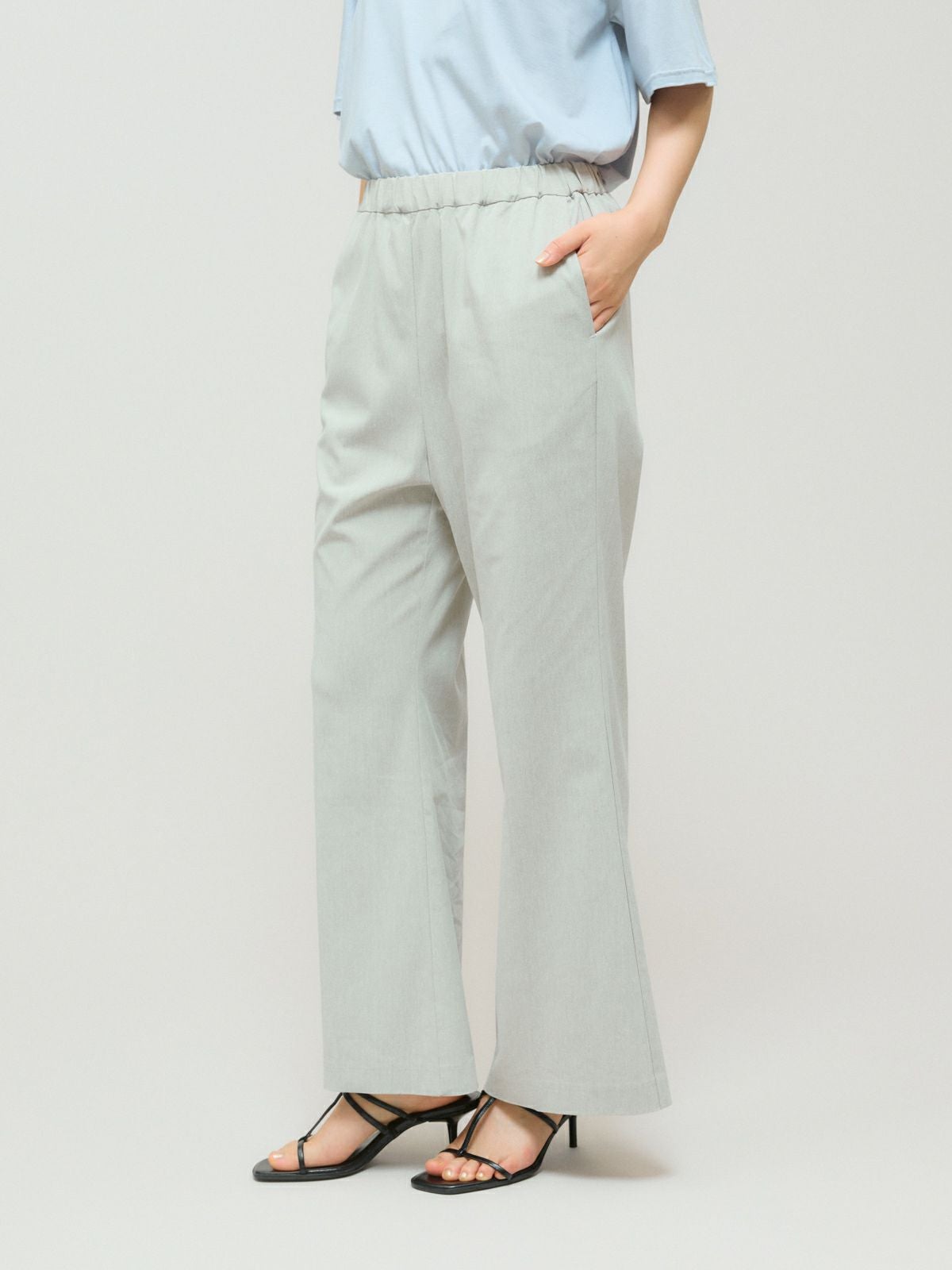 MIDIUMISOLID for Ladies センタープレスフレアパンツ｜ MARcourt