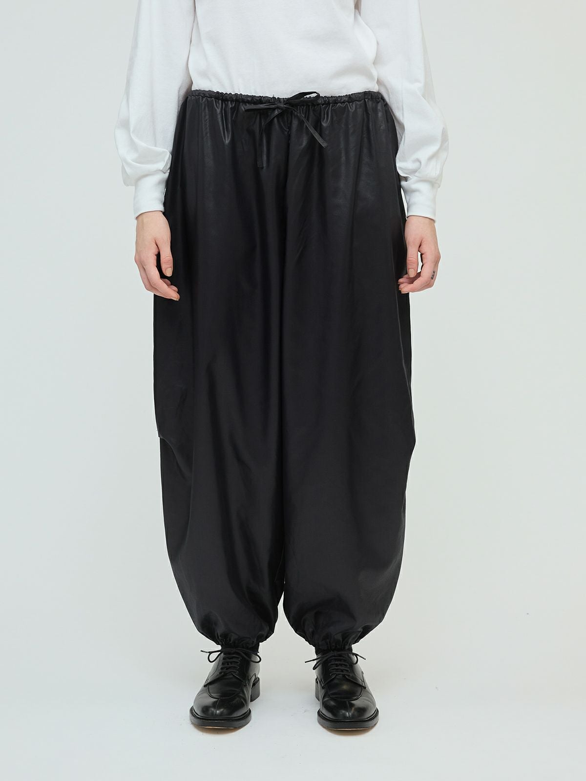 mizuiro ind グロッシードローストリングヘムイージーパンツ