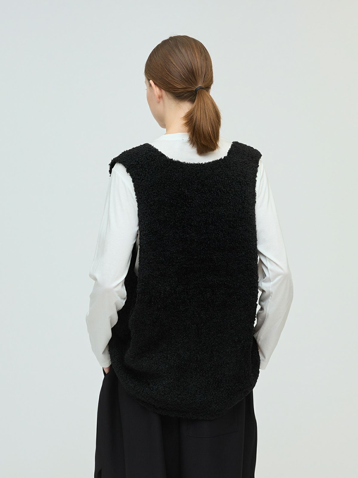 mizuiro ind へアリーVネックベスト｜ MARcourt ONLINE STORE