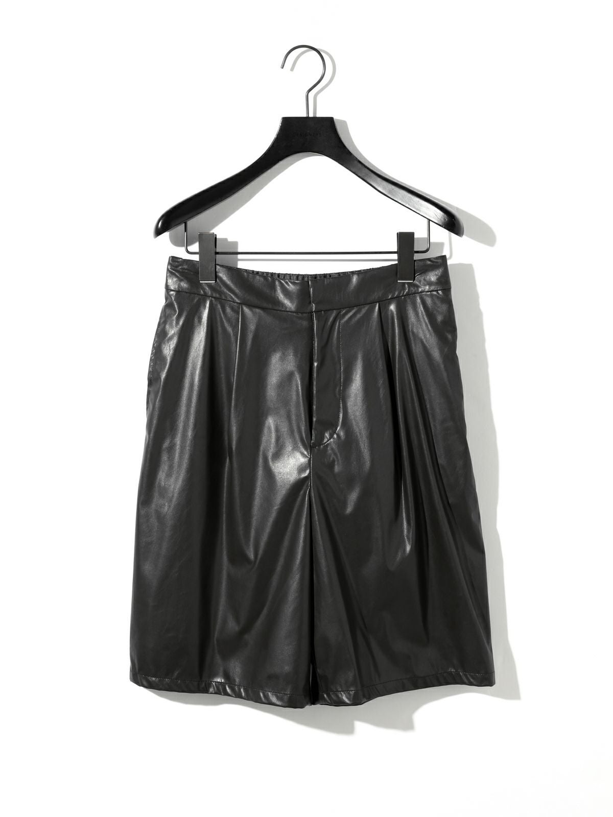 MIDIUMISOLID for Ladies シンセティックレザーショートパンツ[A