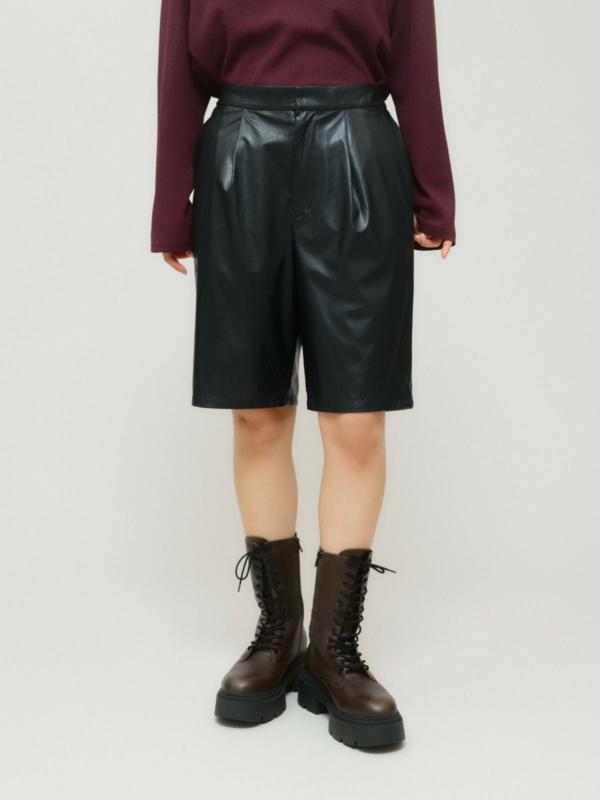 MIDIUMISOLID for Ladies シンセティックレザーショートパンツ[A