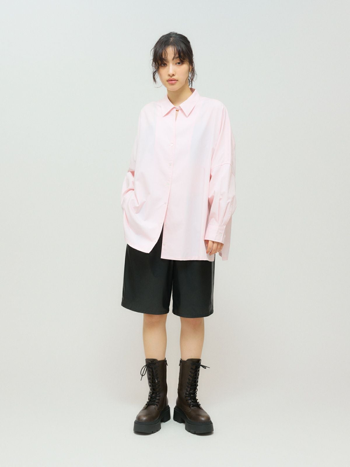 MIDIUMISOLID for Ladies シンセティックレザーショートパンツ[A