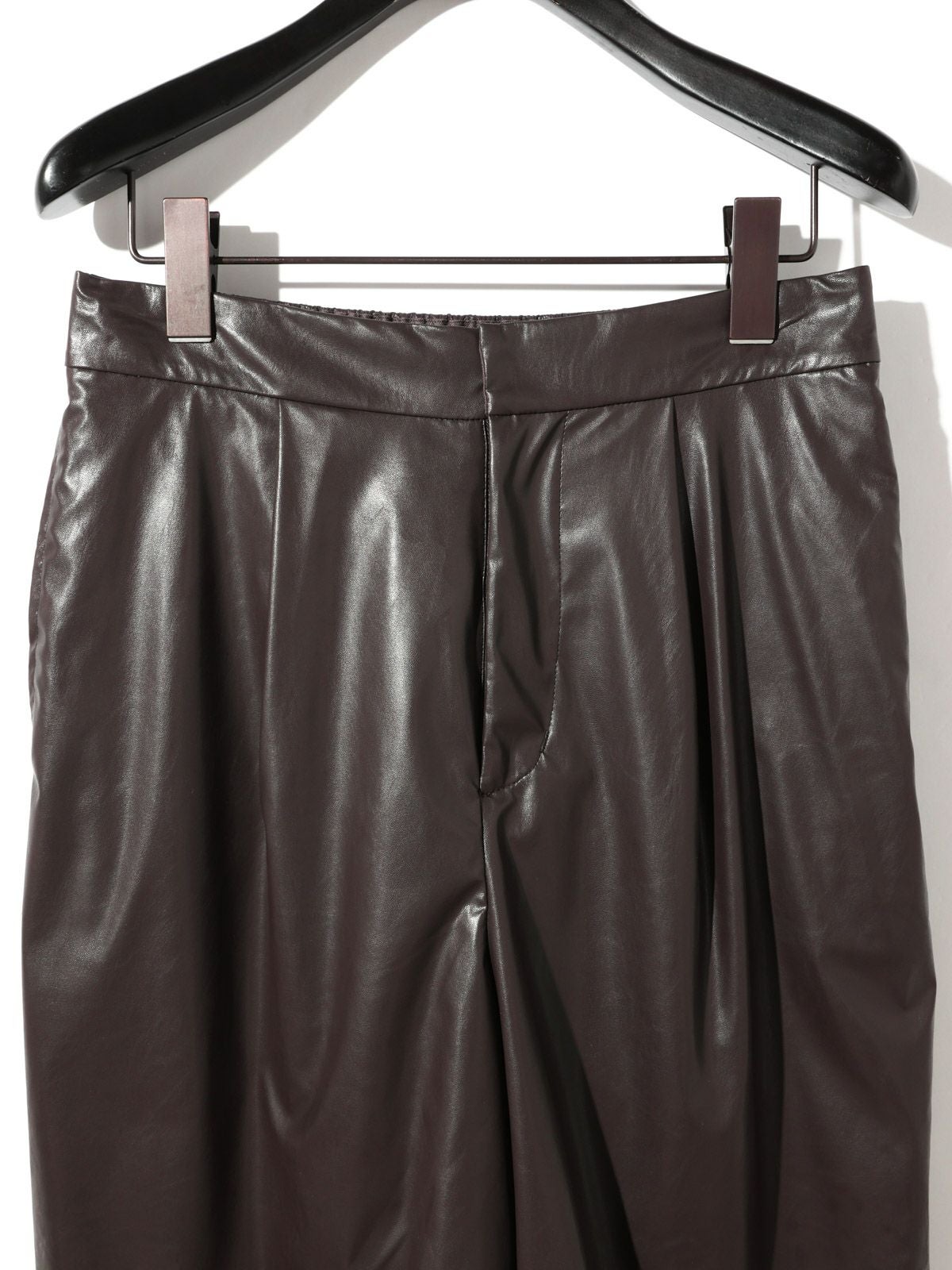 MIDIUMISOLID for Ladies シンセティックレザーショートパンツ[A