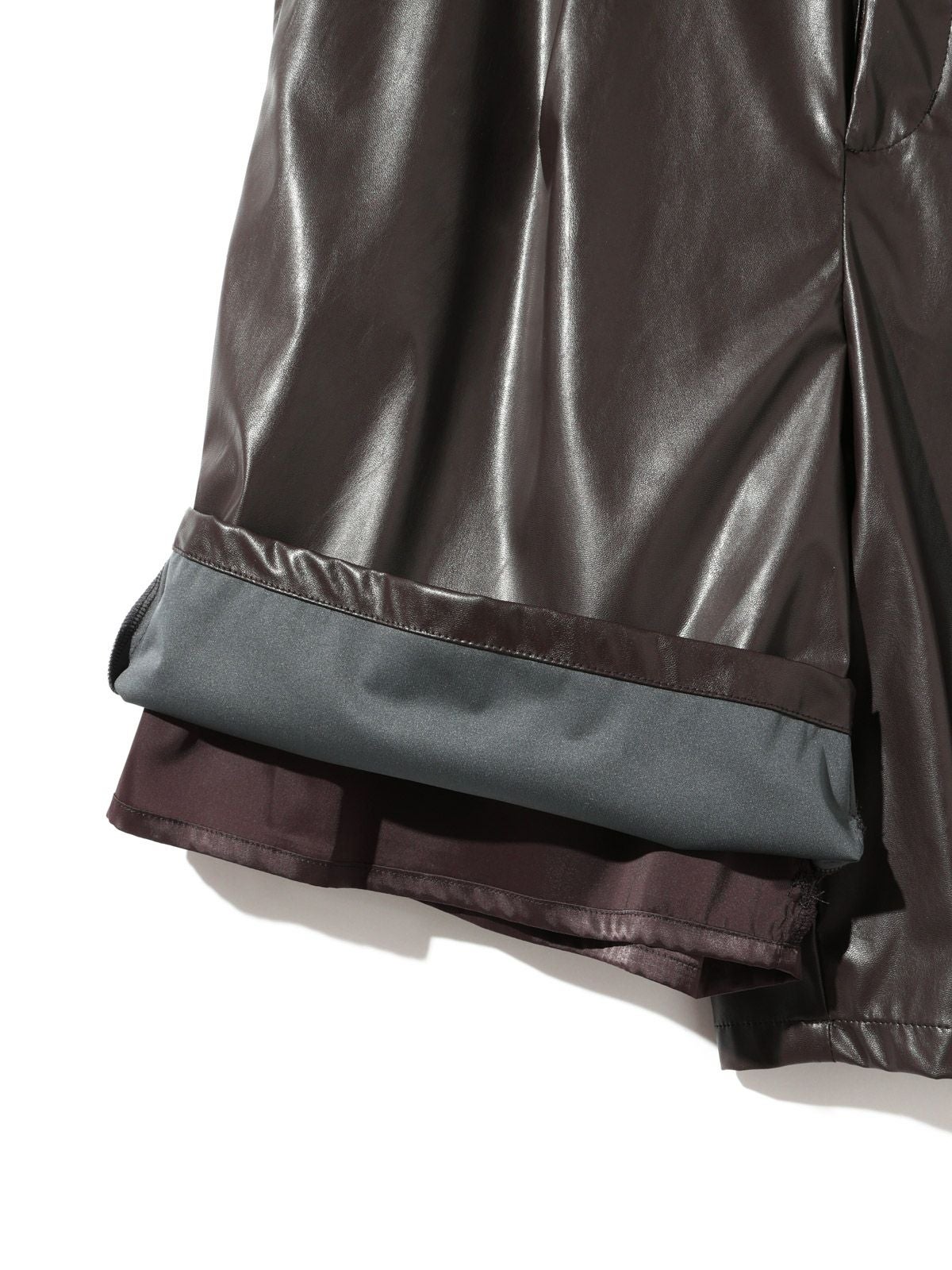 MIDIUMISOLID for Ladies シンセティックレザーショートパンツ[A