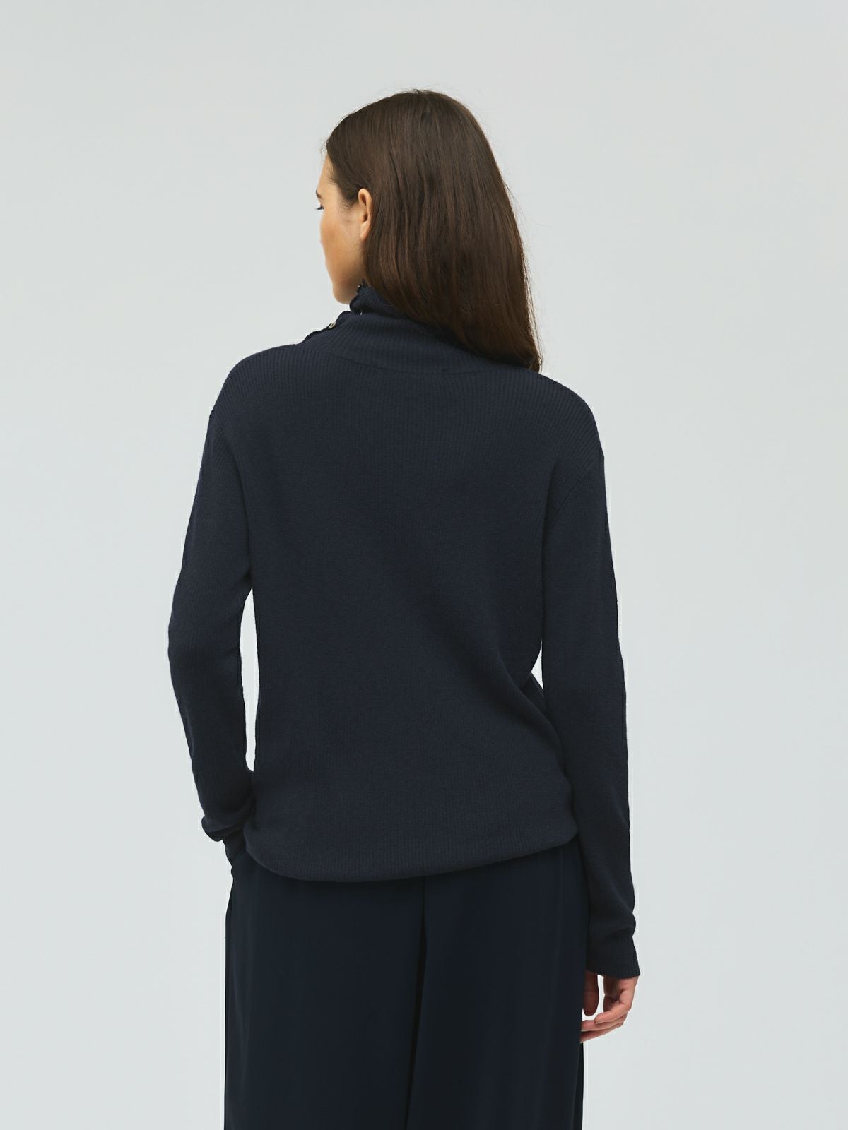 mizuiro ind ボタン付きリブハイネックプルオーバー｜ MARcourt ONLINE