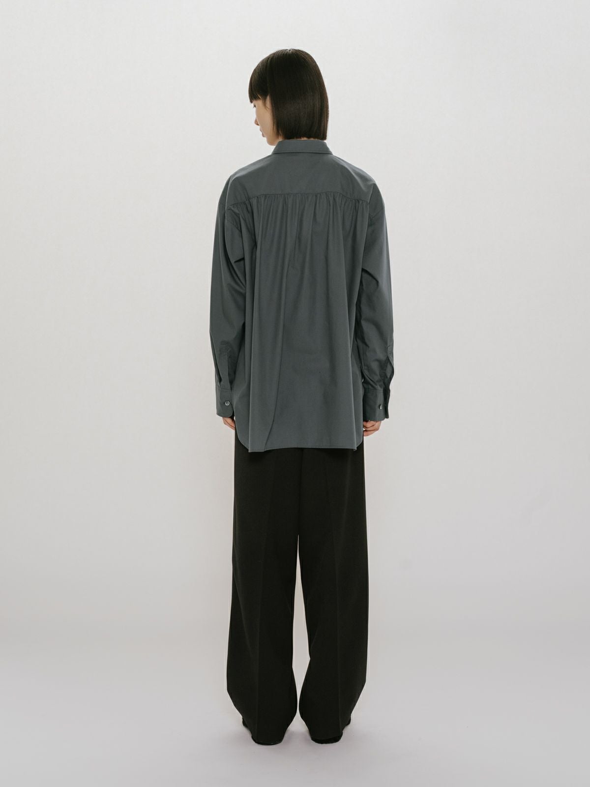 MIDIUMISOLID for Ladies ベーシックバックギャザーシャツ｜ MARcourt
