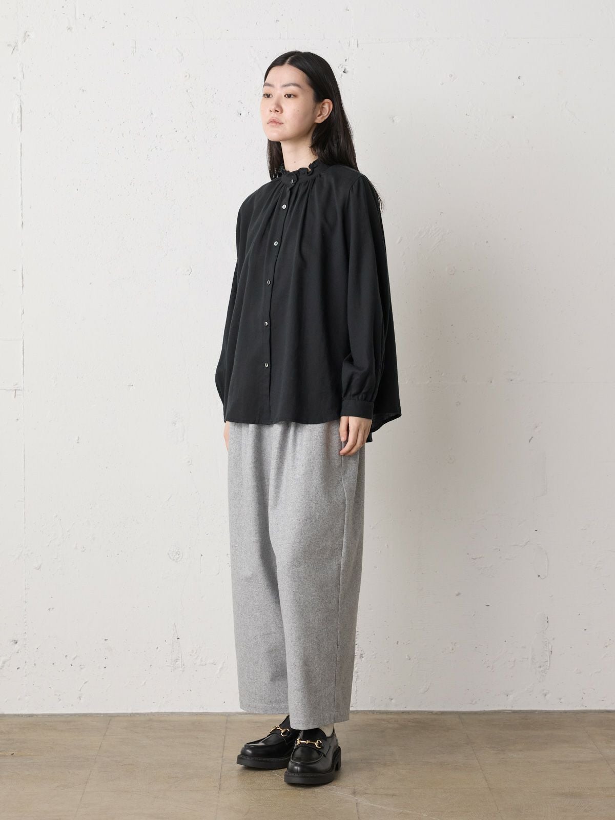 MidiUmi フリルカラーギャザーネックシャツ｜ MARcourt ONLINE STORE