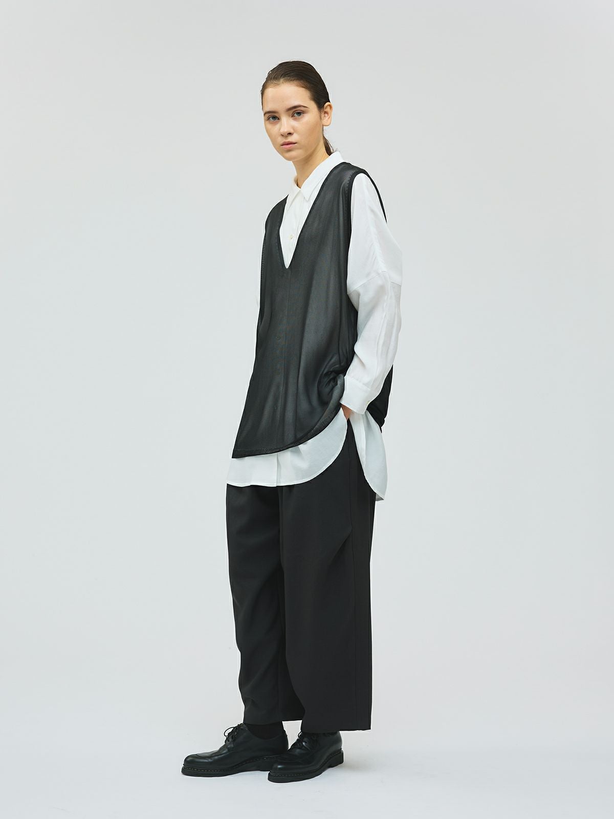 mizuiro ind シアー深Vネックベスト｜ MARcourt ONLINE STORE
