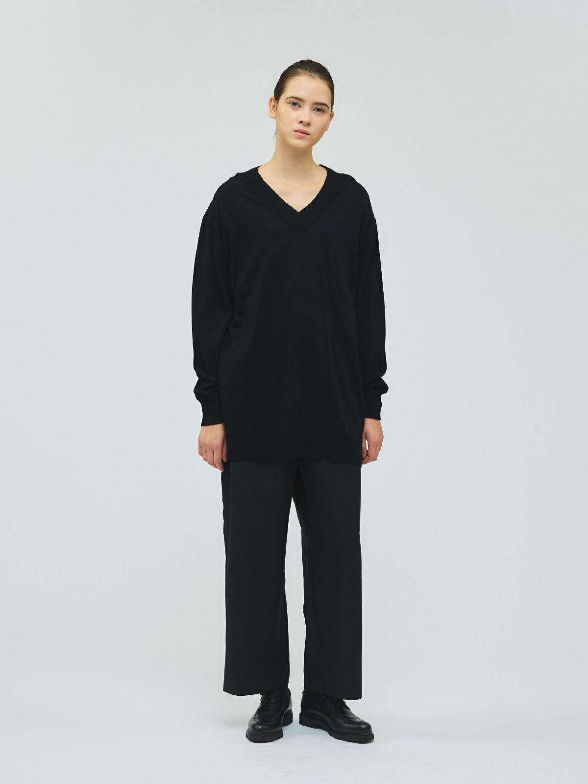 mizuiro ind Vネックワイドプルオーバー｜ MARcourt ONLINE STORE