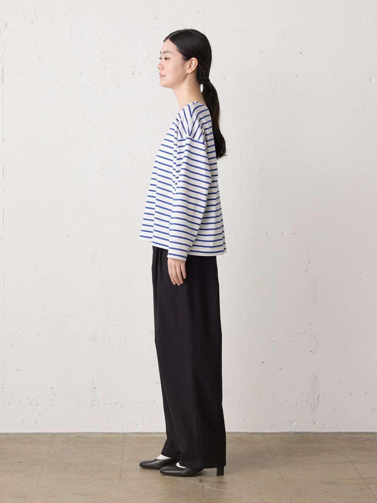 MidiUmi バックサテンツータックパンツ｜ MARcourt ONLINE STORE