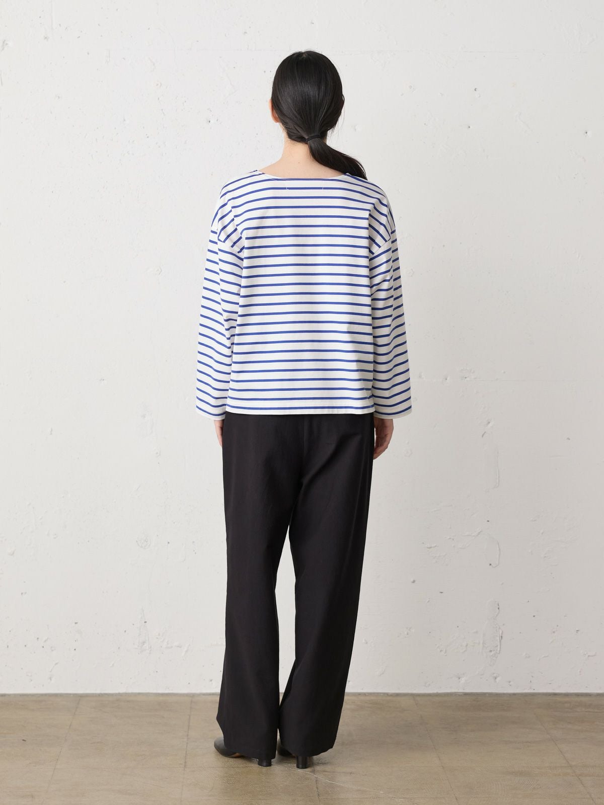 MidiUmi バックサテンツータックパンツ｜ MARcourt ONLINE STORE