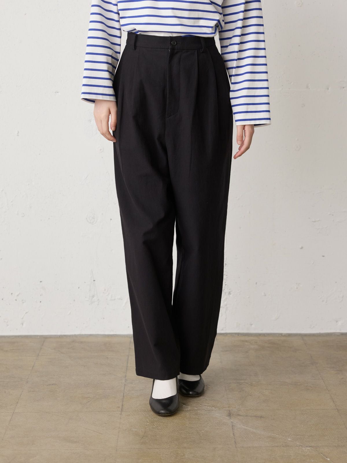 MidiUmi バックサテンツータックパンツ｜ MARcourt ONLINE STORE