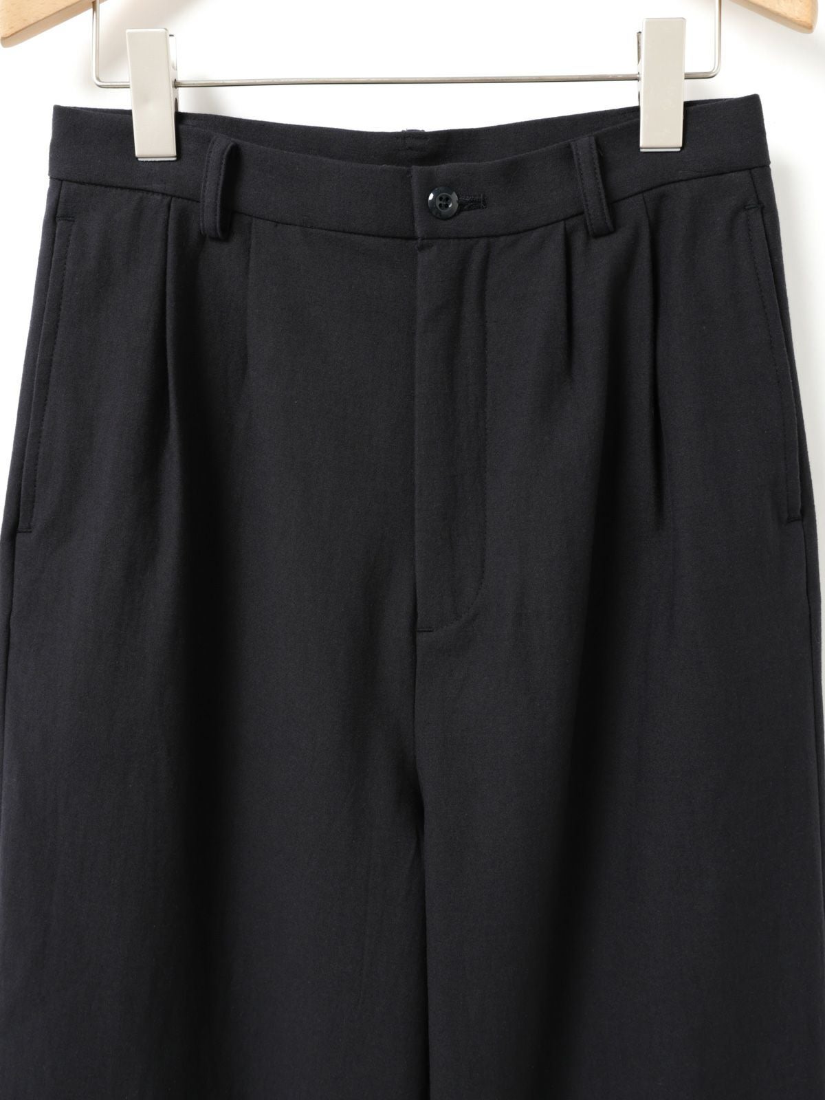 MidiUmi バックサテンツータックパンツ｜ MARcourt ONLINE STORE