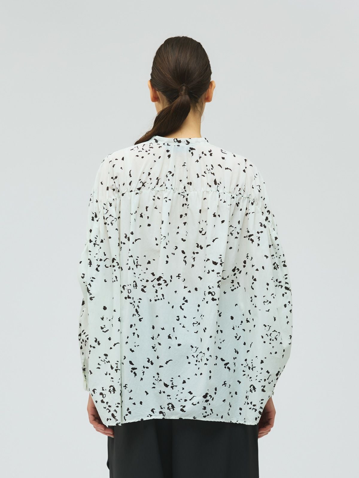 mizuiro ind プリントバックギャザーシャツ｜ MARcourt ONLINE STORE