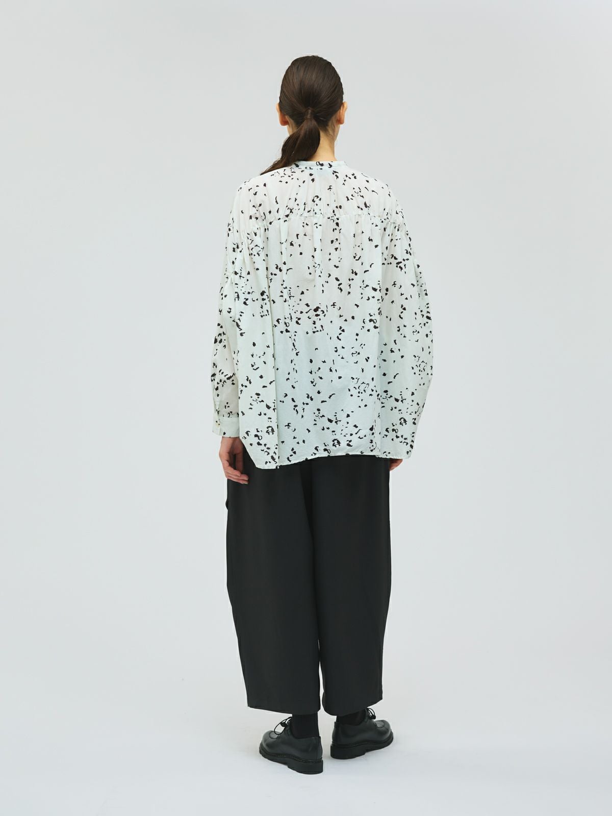 mizuiro ind プリントバックギャザーシャツ｜ MARcourt ONLINE STORE