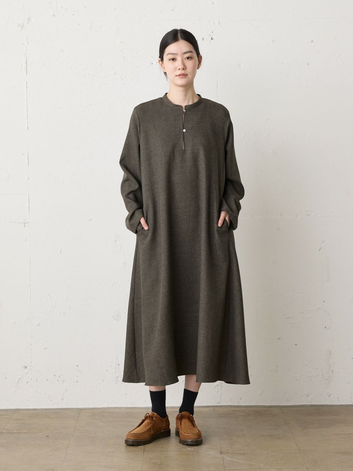 MidiUmi シャンブレーギャザーワンピース｜ MARcourt ONLINE STORE