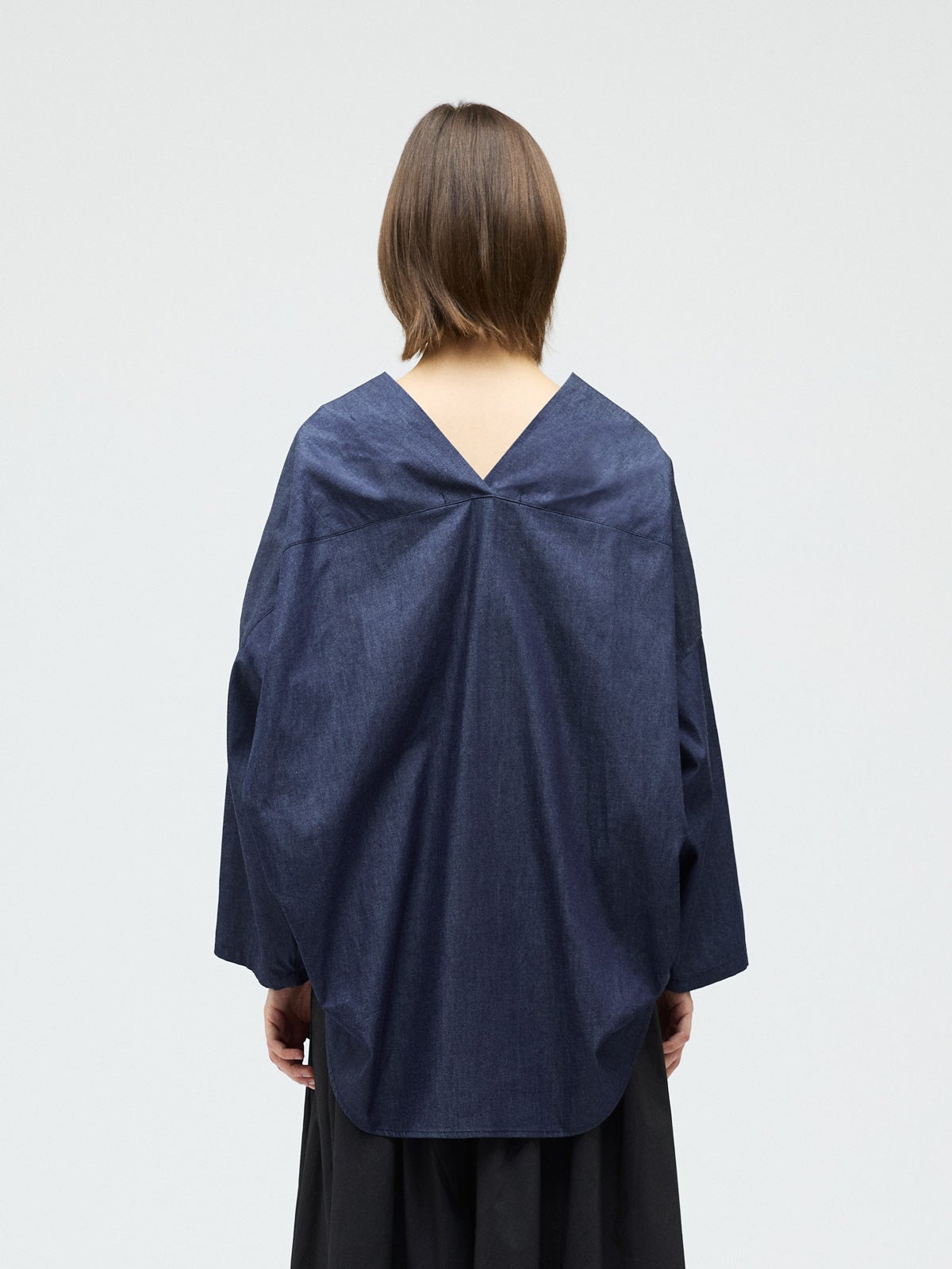 mizuiro ind Vネックデニムシャツ｜ MARcourt ONLINE STORE