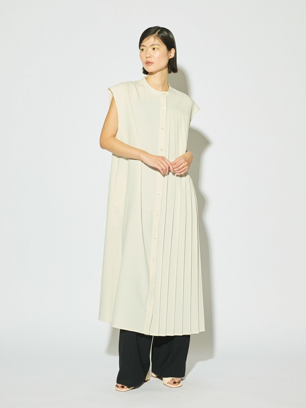メ*5様 【中古美品】JACADI Paris ノースリーブワンピ 白 88cm MIDIUMISOLID for Ladies アシンメトリープリーツノースリーブ