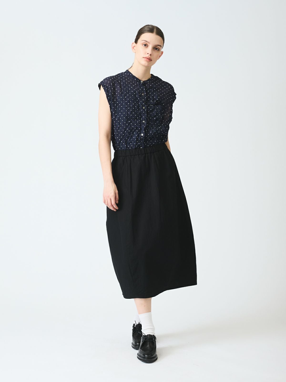新品 23区【WOMEN】クラブジャガード柄 モックネックシャツ ネイビー M セール】SHIRRING FLORAL FIT シャツ（シャツ/ブラウス）｜MOUSSY