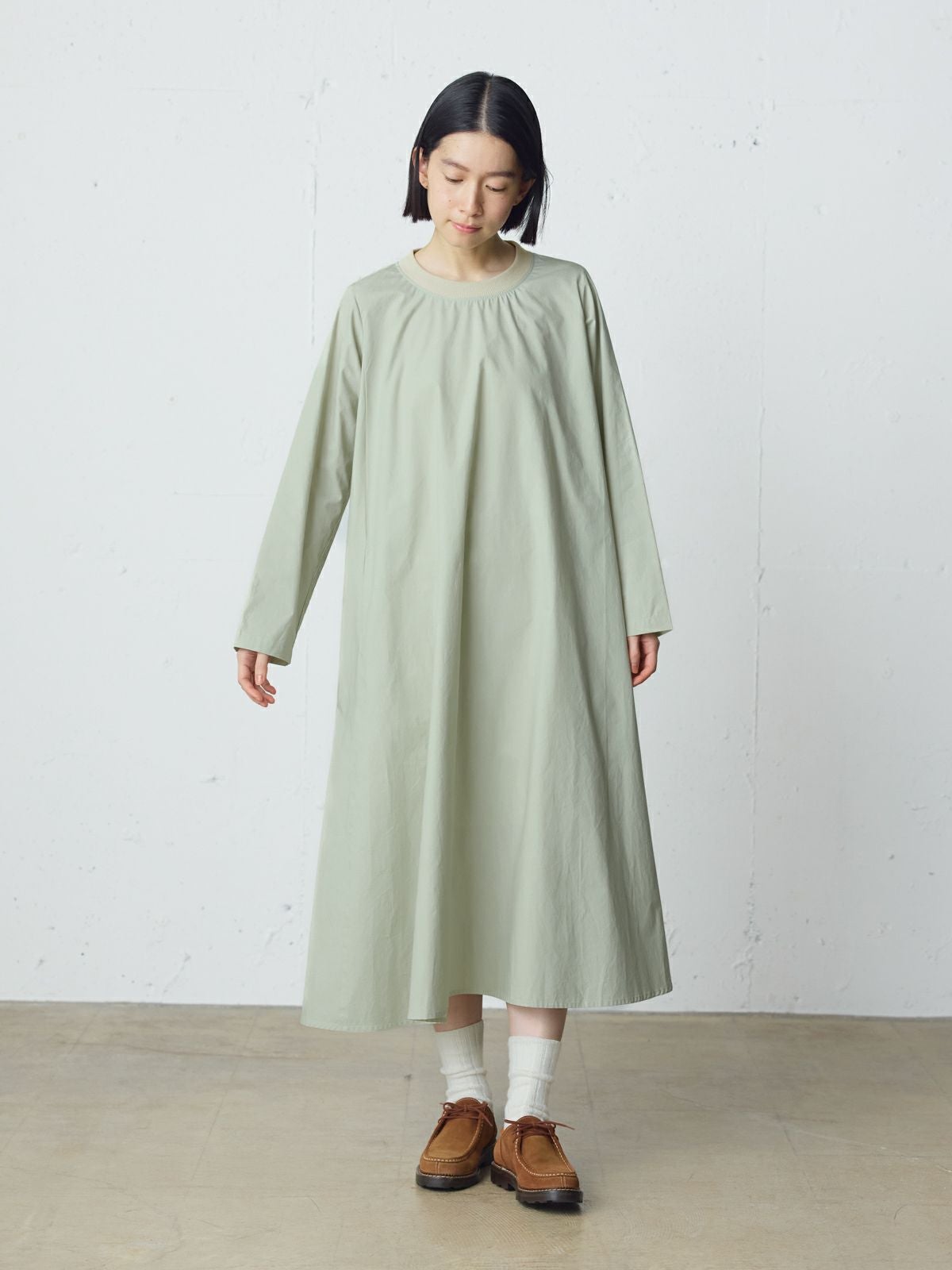 MidiUmi シャンブレーギャザーワンピース｜ MARcourt ONLINE STORE