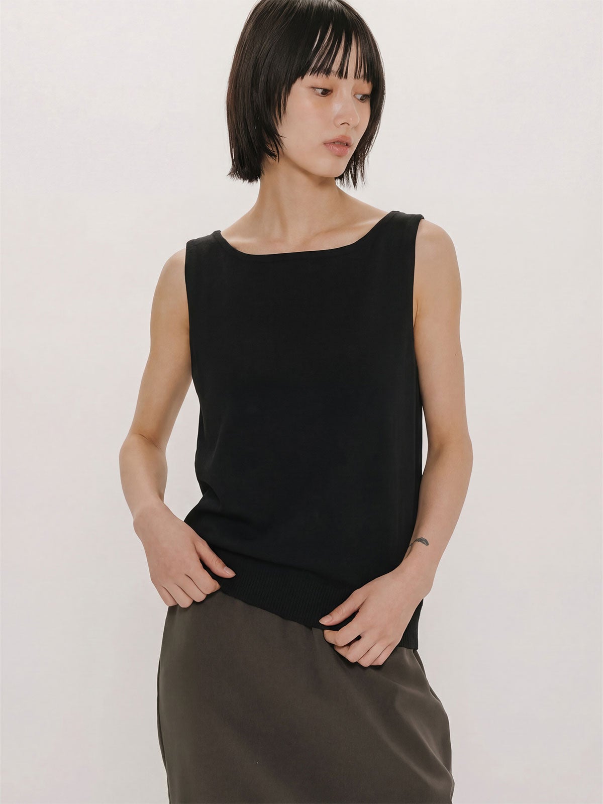 MIDIUMISOLID for Ladies タックノースリーブワイドベスト｜ MARcourt