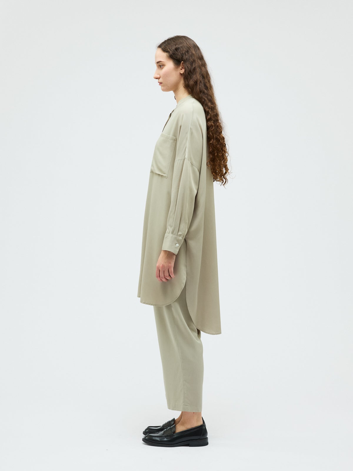 はるいろ mizuiro ind T/Rバンドカラーロングシャツ｜ MARcourt ONLINE STORE