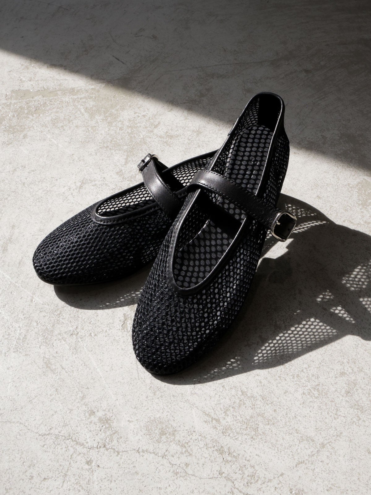 REMME ストラップメッシュフラットシューズ｜ MARcourt ONLINE STORE