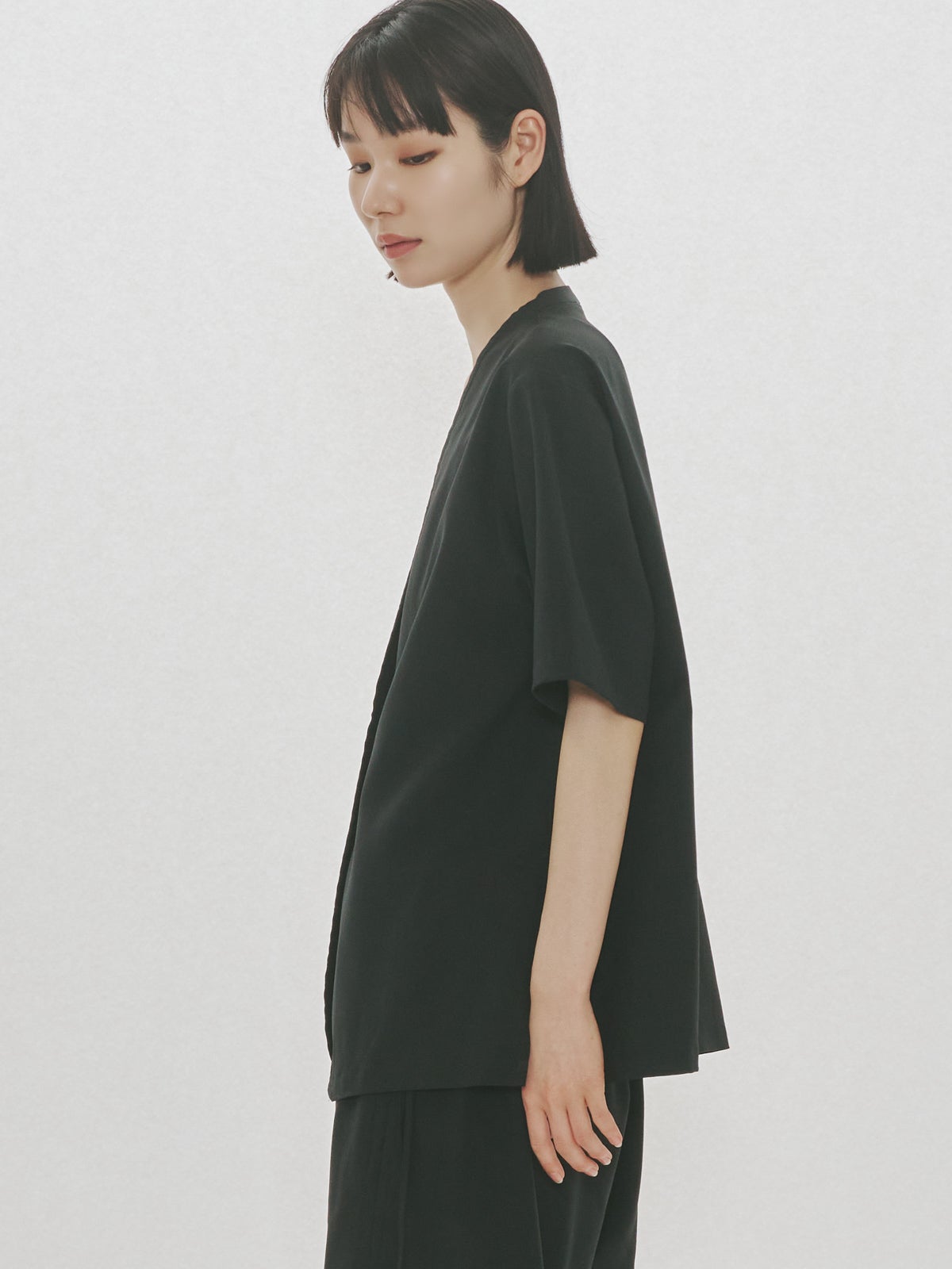 MIDIUMISOLID for Ladies ノーカラードローストリングシャツ