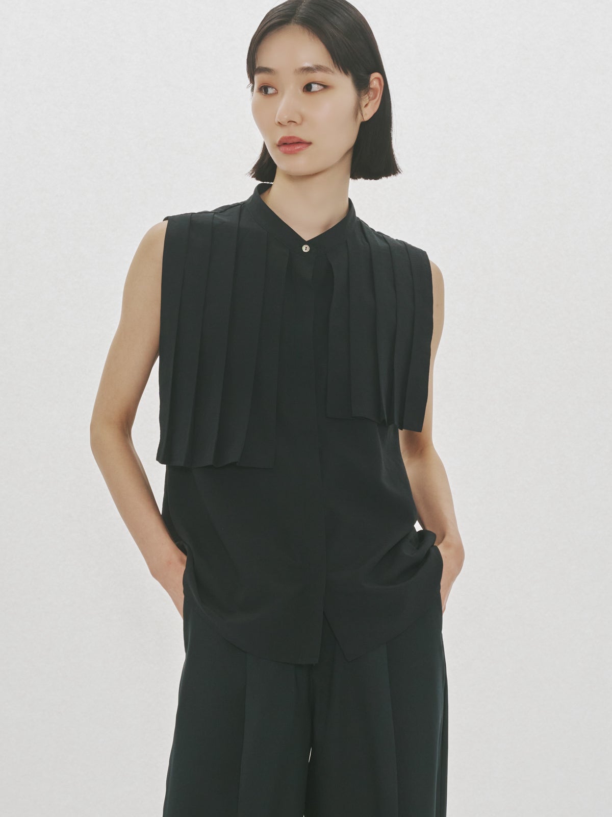 MIDIUMISOLID for Ladies ノースリーブアシンメトリープリーツシャツ