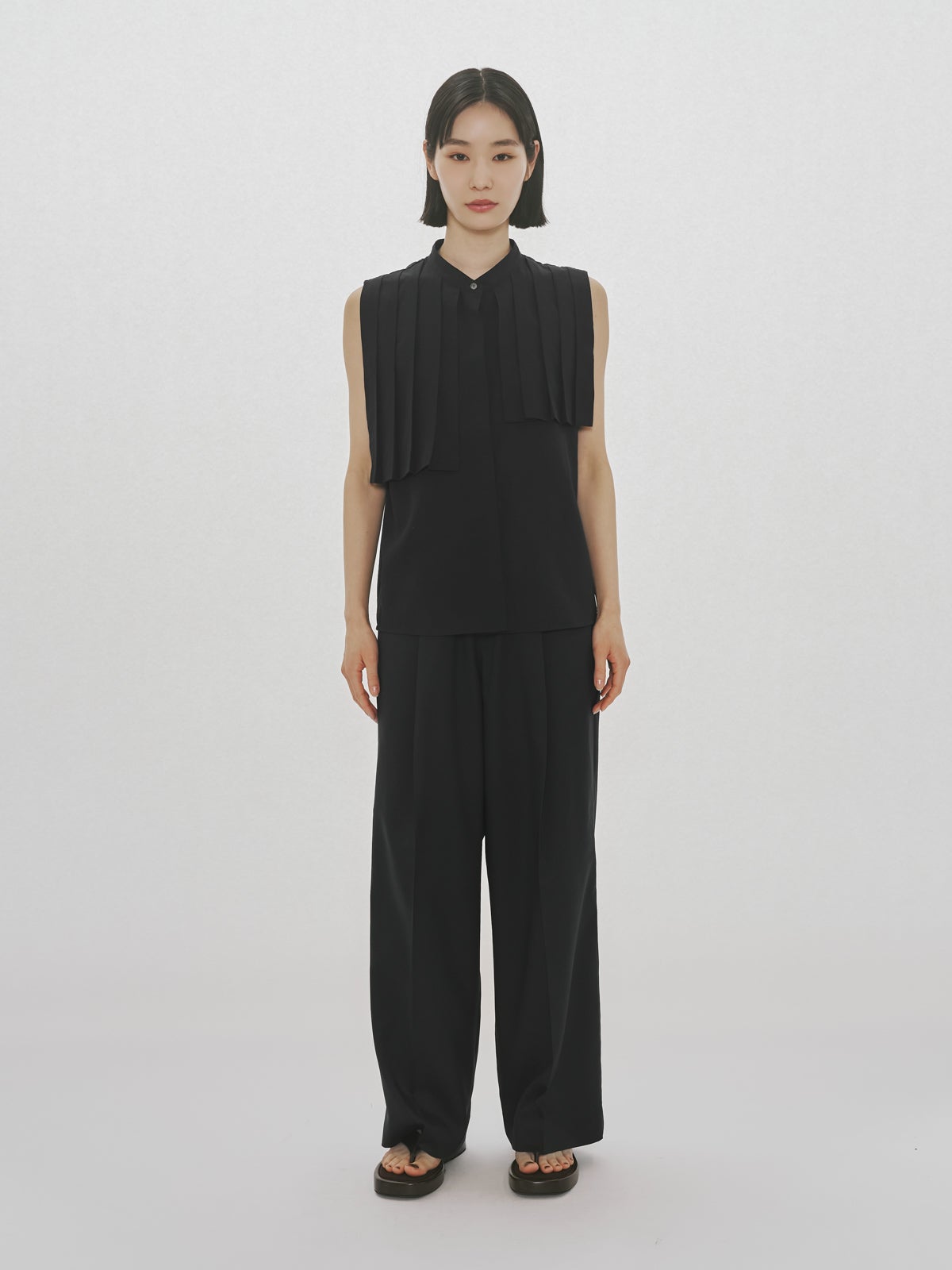 MIDIUMISOLID for Ladies ノースリーブアシンメトリープリーツシャツ