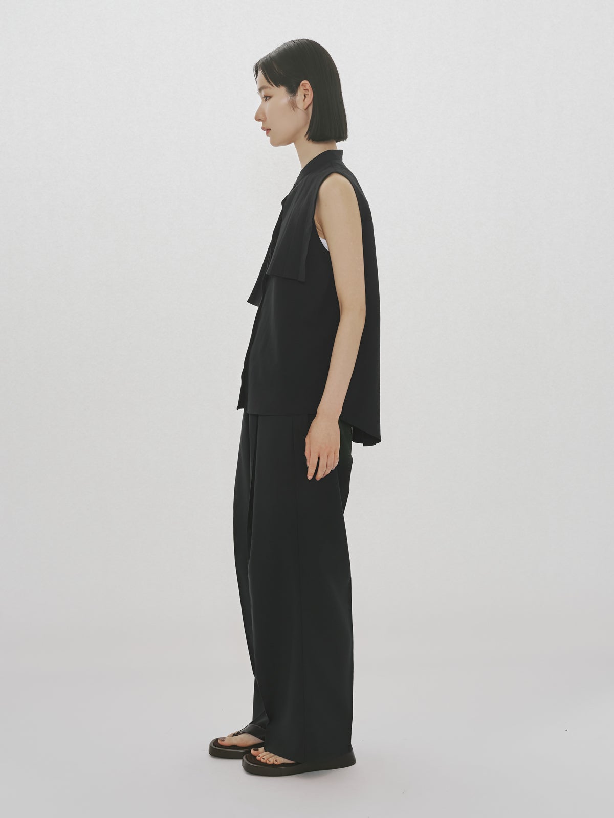 MIDIUMISOLID for Ladies ノースリーブアシンメトリープリーツシャツ