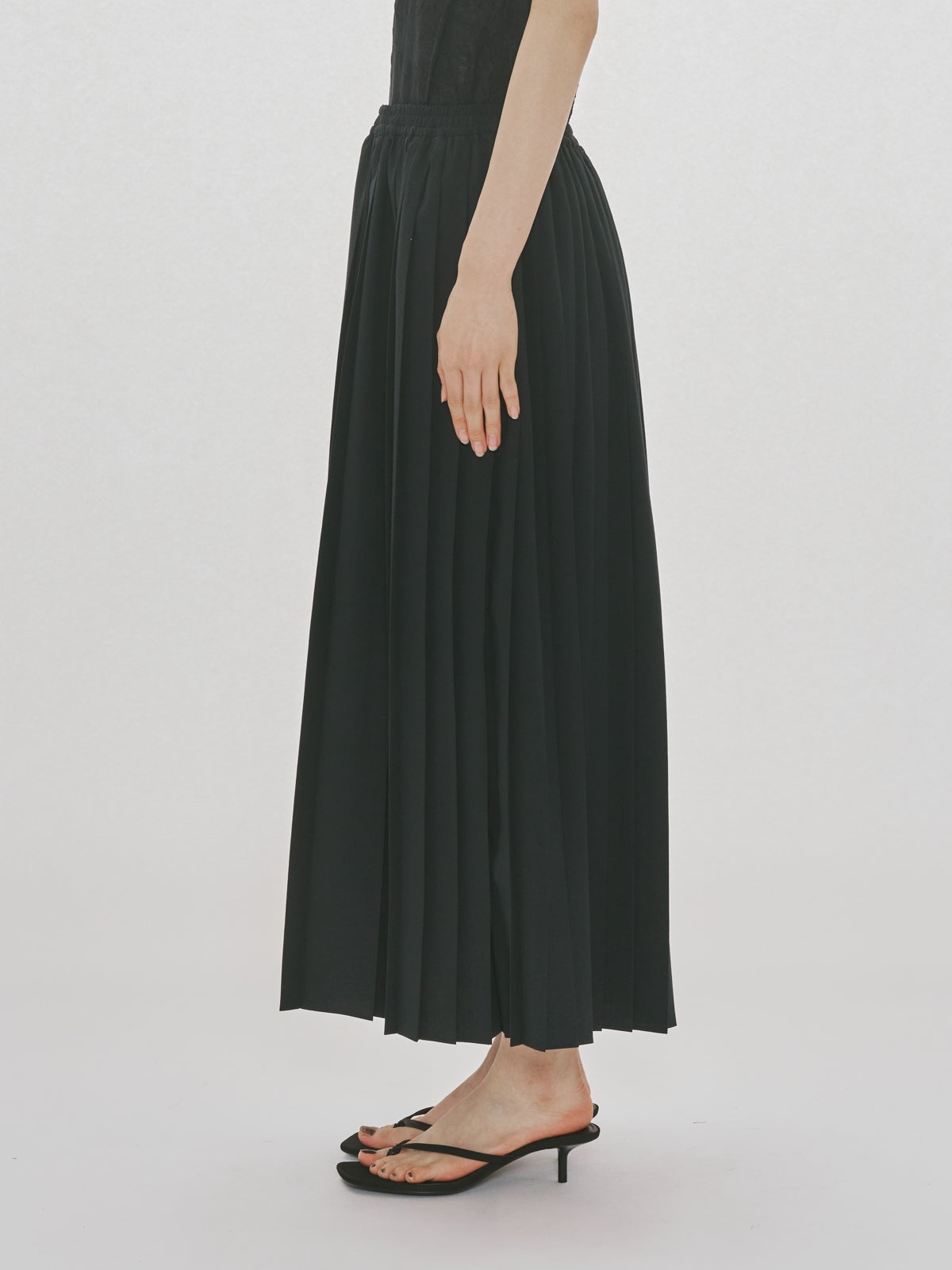 MIDIUMISOLID for Ladies アシンメトリープリーツスカート｜ MARcourt