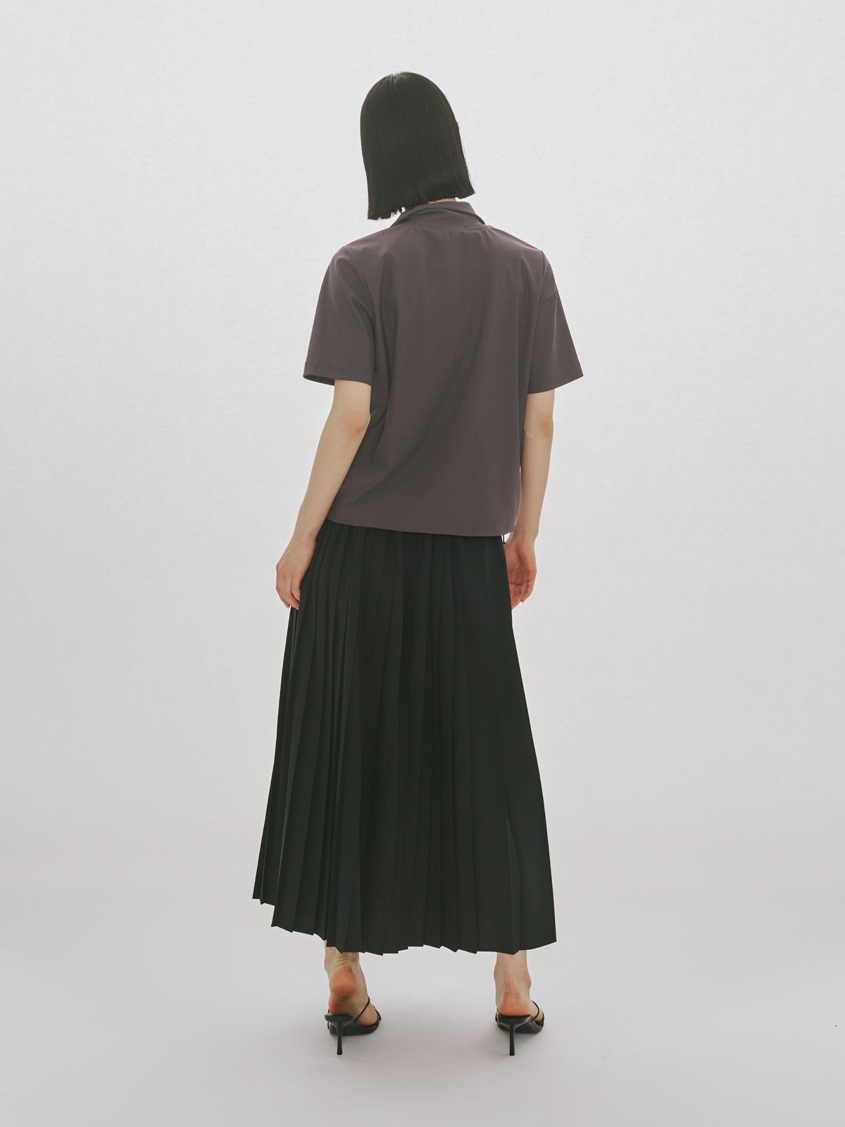 MIDIUMISOLID for Ladies エッセンシャルジップネックトップス