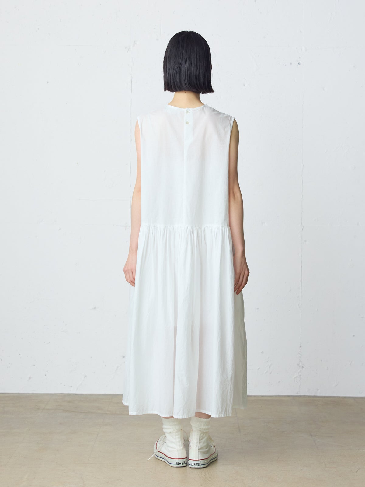 MidiUmi ギャザーノースリーブワンピース｜ MARcourt ONLINE STORE