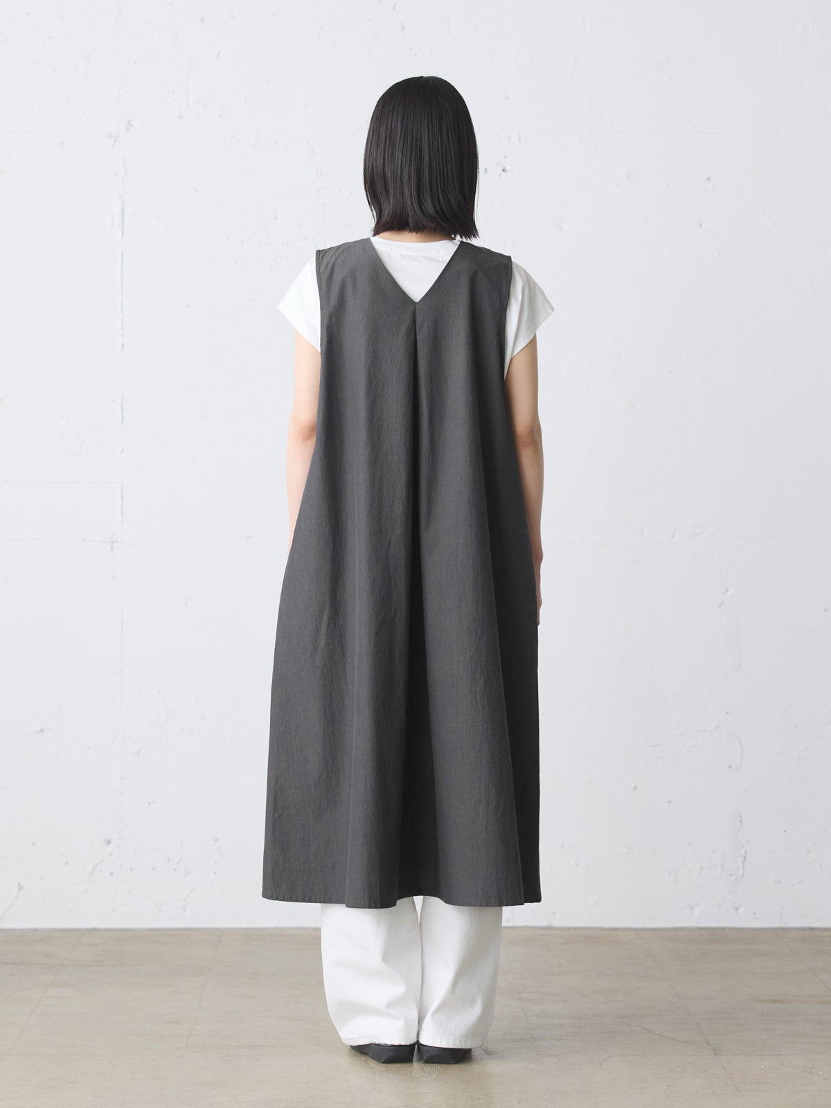 MidiUmi Vネックロングジレワンピース｜ MARcourt ONLINE STORE