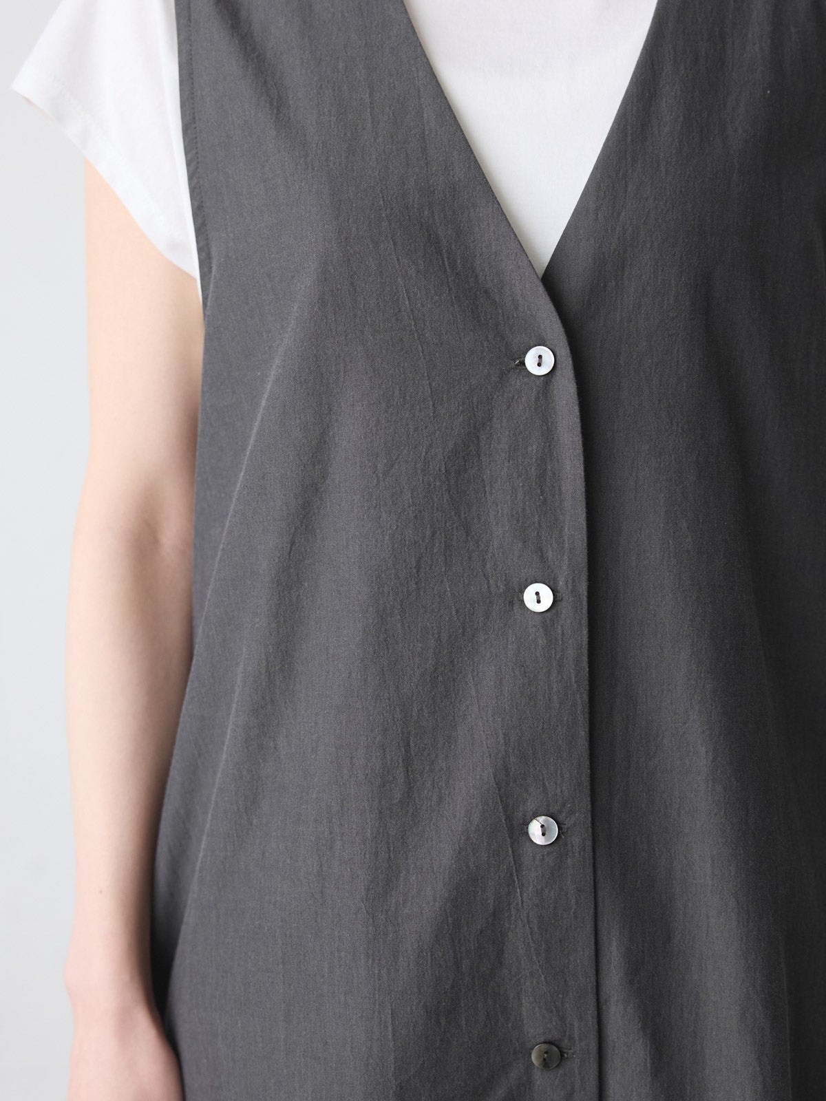 MidiUmi Vネックロングジレワンピース｜ MARcourt ONLINE STORE