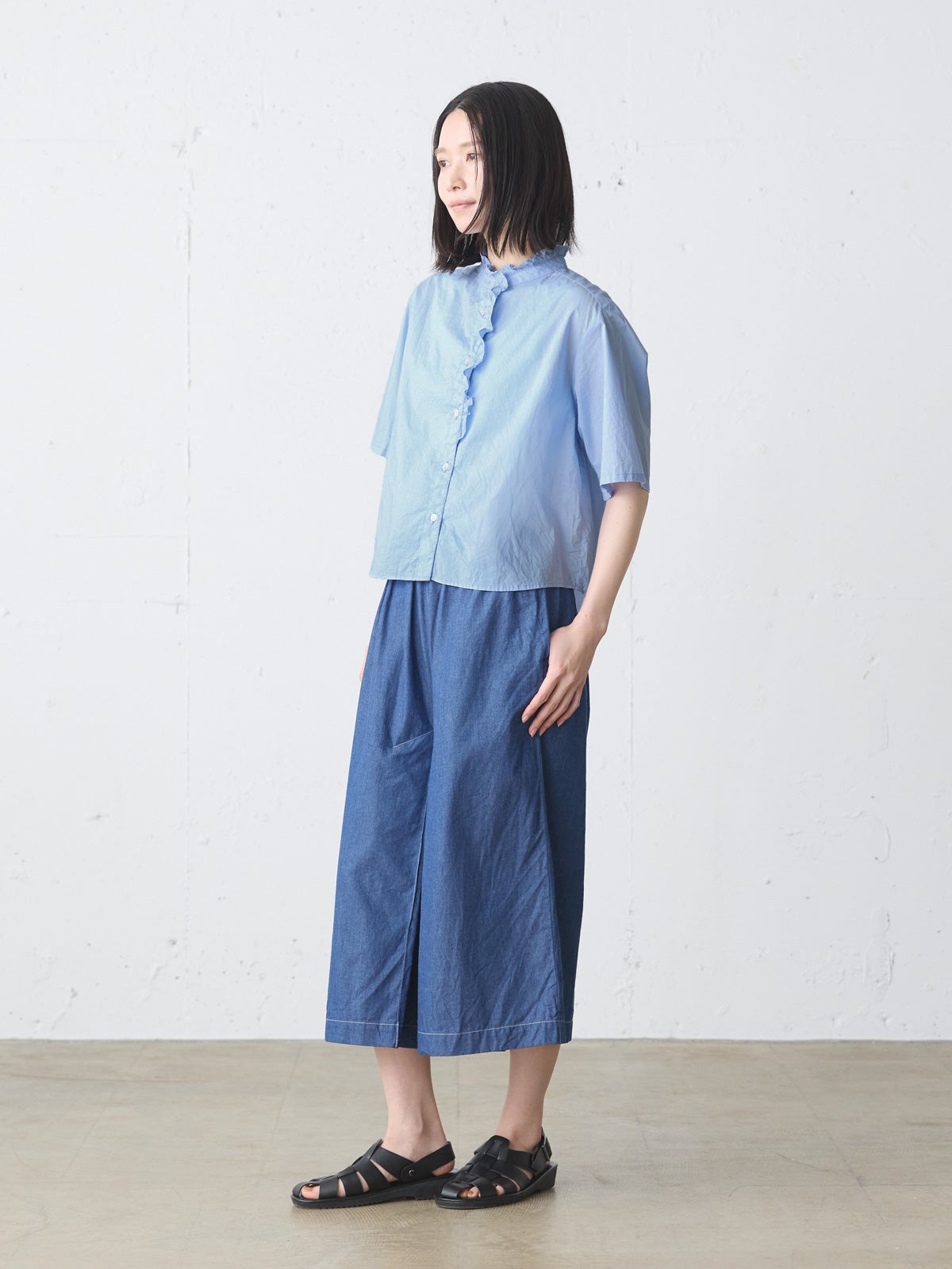 MidiUmi ハースリーブフロントハーフフリルシャツ｜ MARcourt ONLINE