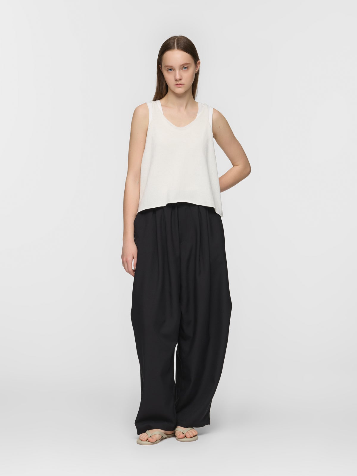 mizuiro ind Uネックショートベスト｜ MARcourt ONLINE STORE