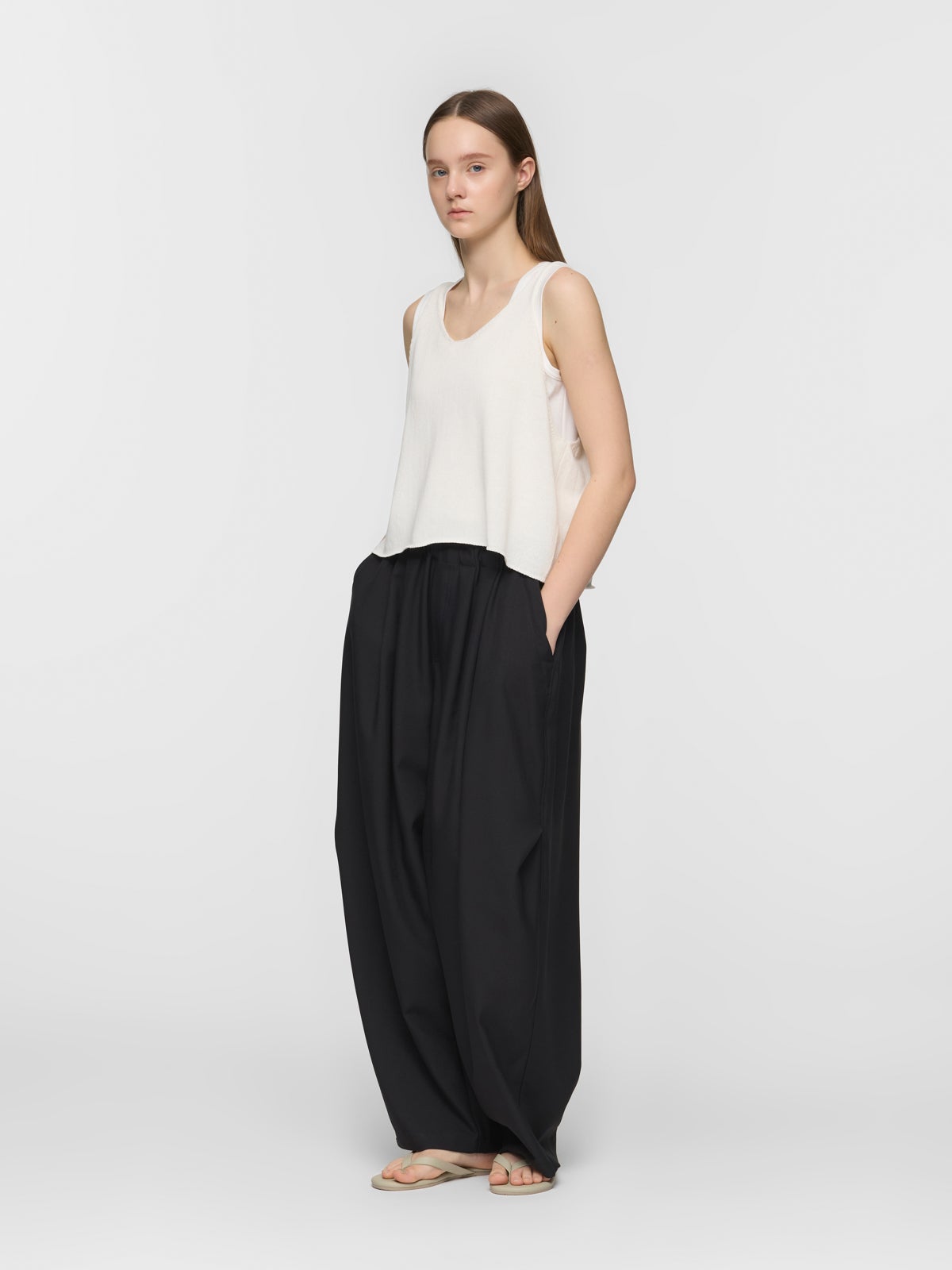 mizuiro ind Uネックショートベスト｜ MARcourt ONLINE STORE