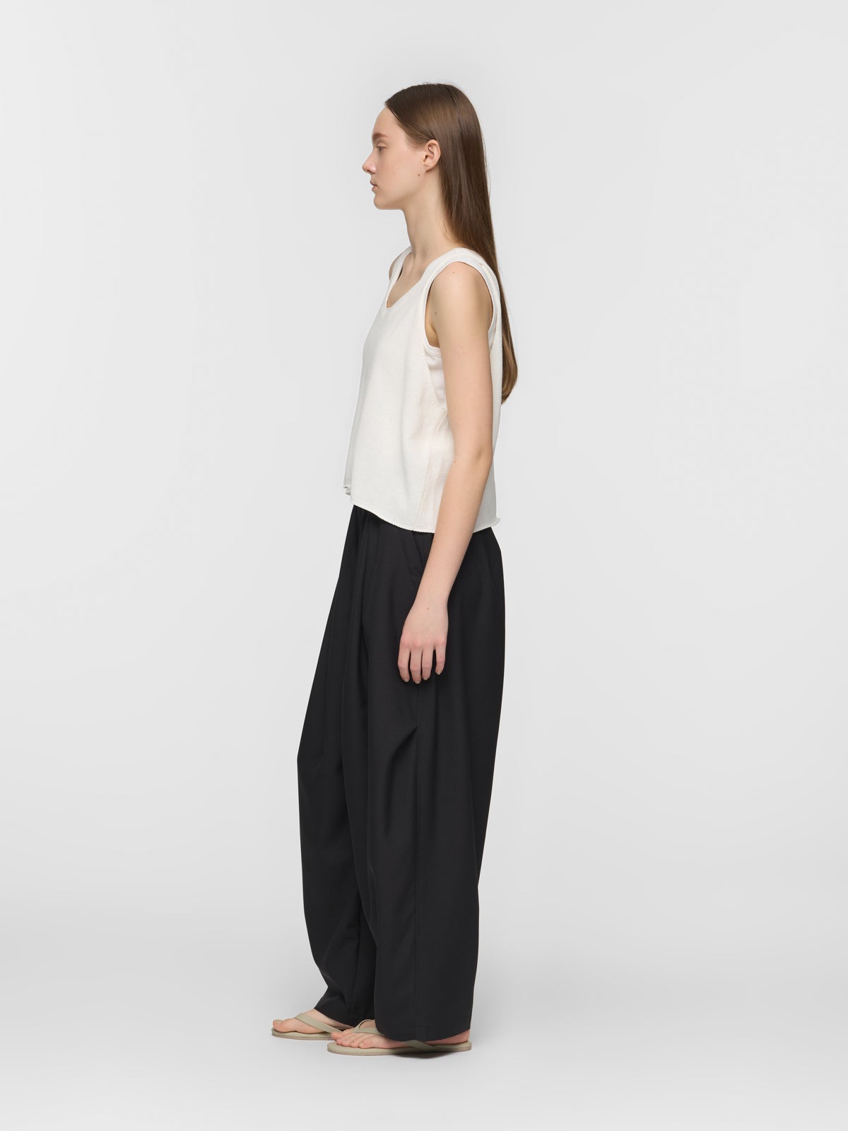 mizuiro ind Uネックショートベスト｜ MARcourt ONLINE STORE