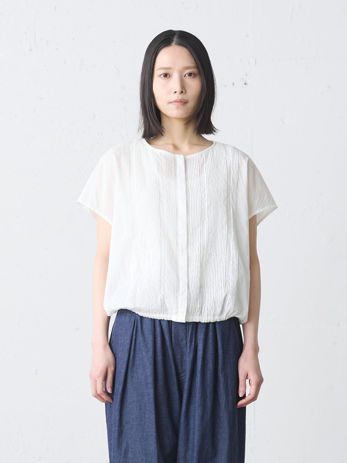 新品タグ付き　ALBOVE ノースリーブブラ　ネイビー　Mサイズ MidiUmi ピンタックノースリーブシャツ｜ MARcourt ONLINE STORE